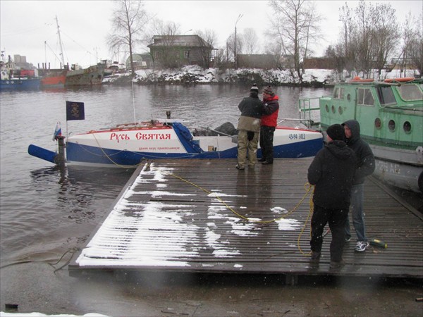 7 мая. После спуска лодки на воду